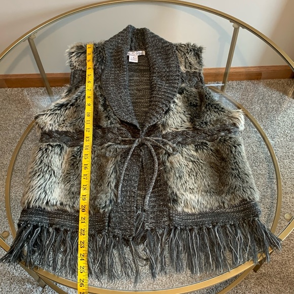 RXB Faux Fur Tie Front Boho Vest - Picture 11 of 16
